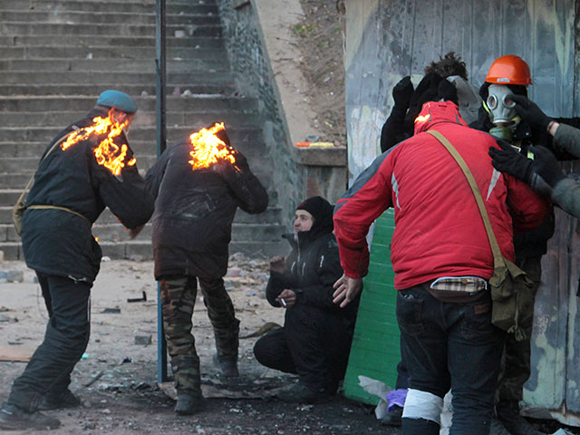 В столкновениях между митингующими и силовиками на улице Грушевского в Киеве, начавшихся в минувшее воскресенье, 19 января, пострадали уже не менее трех десятков журналистов