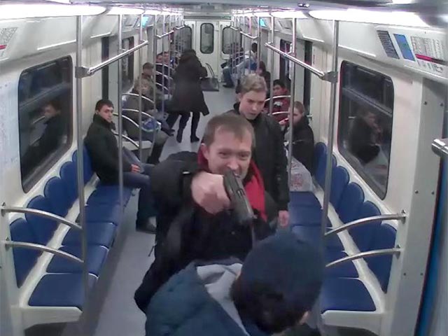 Полиция задержала фальшивомонетчика и его сына, которых в Сети окрестили "святыми" после расстрела дагестанца в московском метро