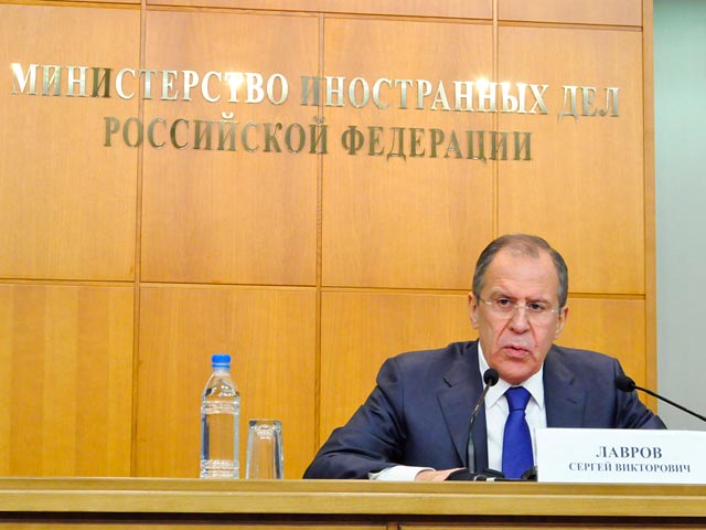 Глава дипведомства Сергей Лавров, как передает ИТАР-ТАСС, получил во вторник бутылку водки польского производства