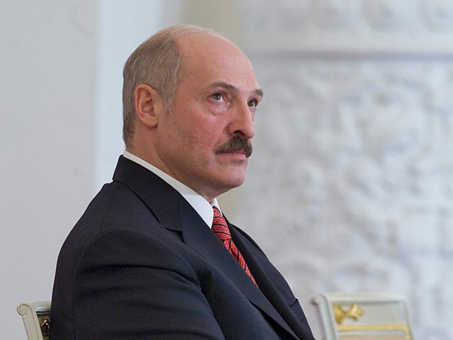 Президент Белоруссии Александр Лукашенко вслед за представителями российских властей заявил, что на ситуацию в Украине влияют внешние силы