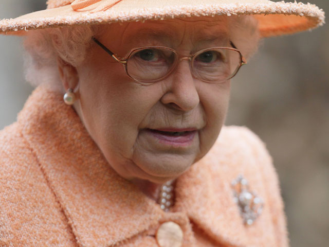 Букмекерская контора Coral в Великобритании заблокировала ставки на отречение королевы Елизаветы II от престола, узнав, что одному из участников пари может быть заранее известен его исход