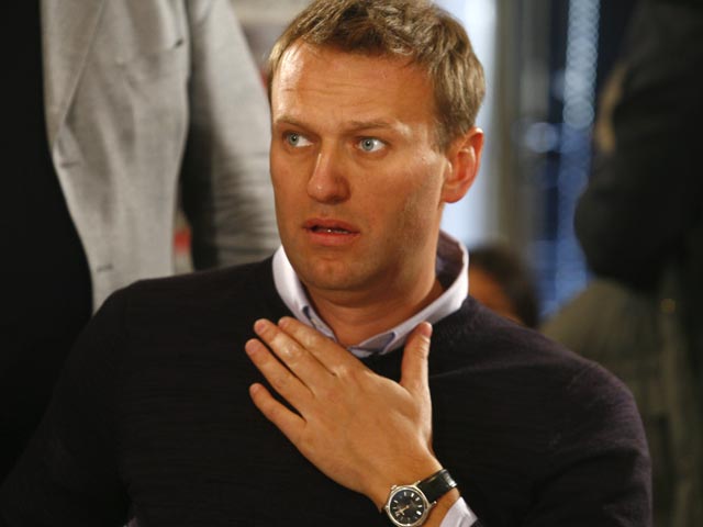 Оппозиционеру Алексею Навальному предстоит допрос по некоему "непонятному" делу, рассказал он сам после очередного визита в Следственный комитет