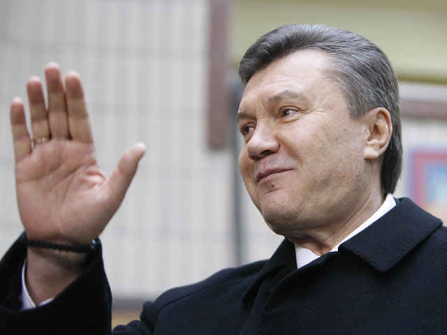 Президент Виктор Янукович провел первые кадровые перестановки в своей администрации уже через несколько часов после обнародования плана по выходу Украины из кризиса