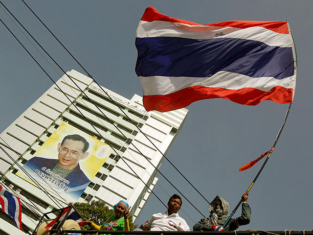 Во время митинга неподалеку от Бангкока был застрелен один из лидеров антиправительственных демонстраций в Таиланде