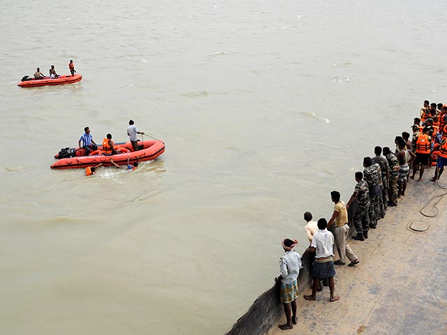 Пассажирский паром с туристами утонул сегодня у берегов Андаманских островов в Индийском океане, погиб минимум 21 человек, 13 были спасены
