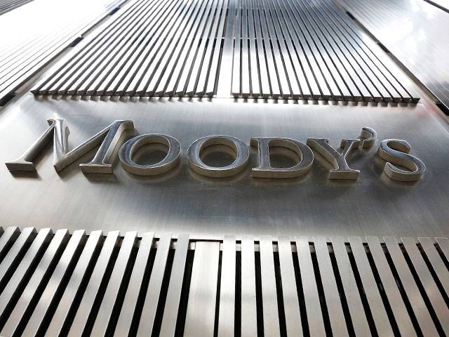 Японское отделение рейтингового агентства Moody's понизило рейтинги корпорации Sony Corp. до "мусорного" уровня: с "Baa3" до "Ba1", сообщает агентство Bloomberg . Прогноз по рейтингу "стабильный"