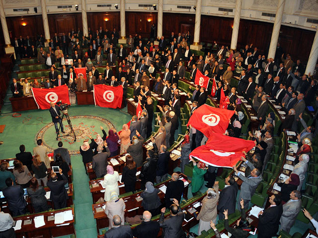 Парламент Туниса утвердил "светскую" Конституцию