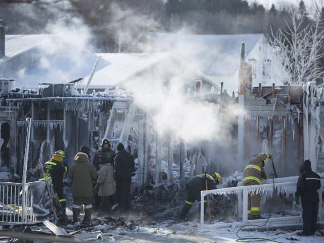 Канадская полиция подтвердила гибель 14 человек в результате пожара в доме престарелых в городке Л'Иль-Верт. Поиски останков еще 18 человек продолжаются