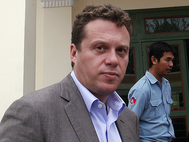 Российский предприниматель Сергей Полонский, выдачи которого добивается Генпрокуратура РФ, во время заседания камбоджийского суда заявил, что на родине его ждут пытки и смерть, поэтому он хотел бы остаться в Камбодже навсегда