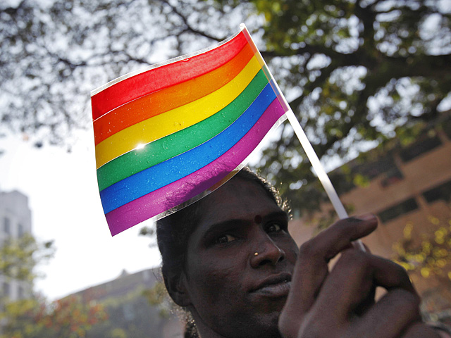Верховный суд Индии отказался пересмотреть принятое в декабре прошлого года собственное решение, которое в соответствии с законом XIX века приравнивает сексуальные отношения между гомосексуалистами к уголовному преступлению