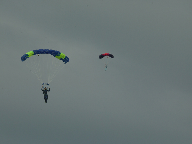 Ученица одного из техасских колледжей по имени Макензи Весингтон 25 января решила в первый раз прыгнуть с парашютом