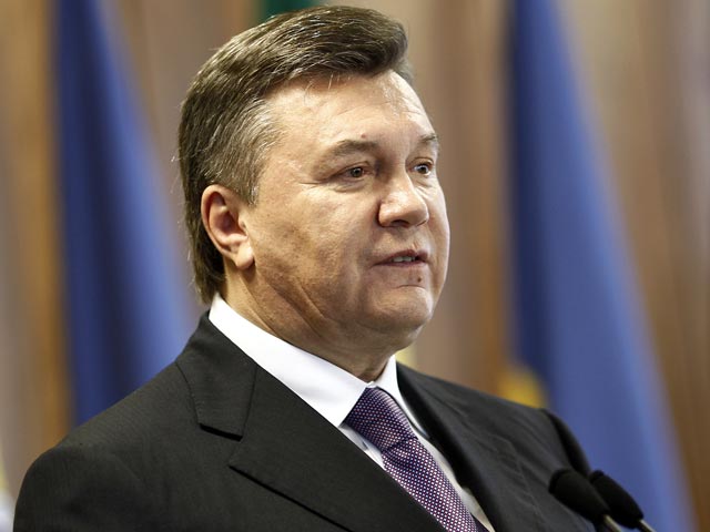 Президент Янукович срочно прибыл в Раду, чтобы не дать "взбунтовавшимся регионалам" принять закон об амнистии