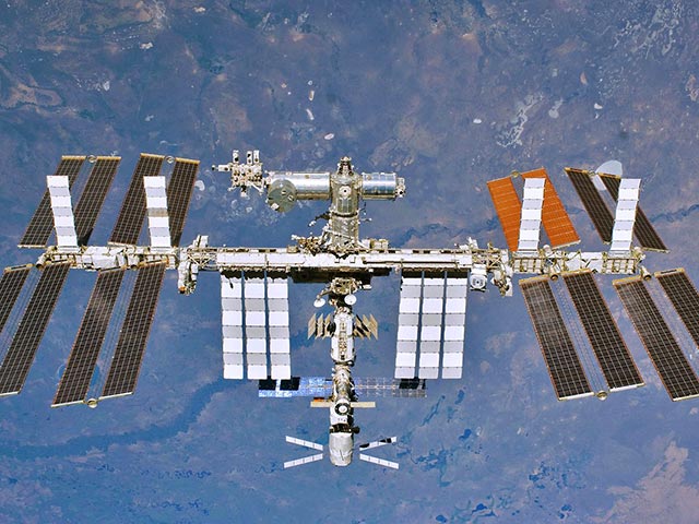 Внешняя обшивка Международной космической станции (МКС) разрушается из-за использования в ней материалов, не выдерживающих воздействия космической радиации, пришли к выводу ученые