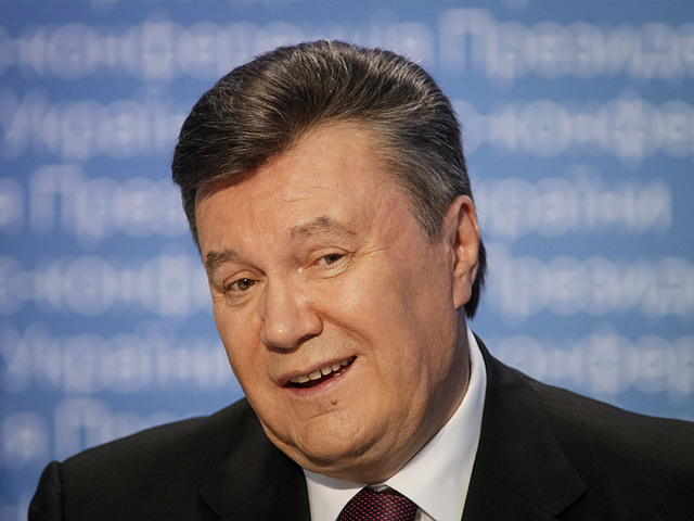 Президент Украины Виктор Янукович находится на больничном "в связи с острым респираторным заболеванием, сопровождающимся высокой температурой"