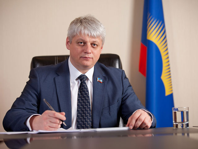  Председатель Мурманской областной думы, единоросс Василий Шамбир