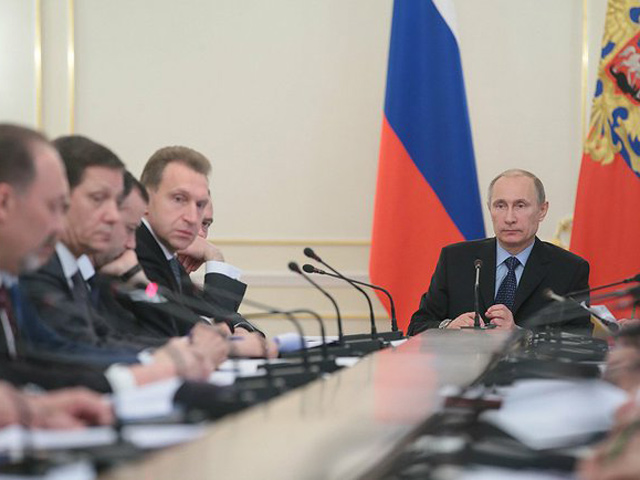 Владимир Путин призвал навести порядок в сфере ЖКХ, в частности, разобраться с платежами и лицензированием управляющих компаний