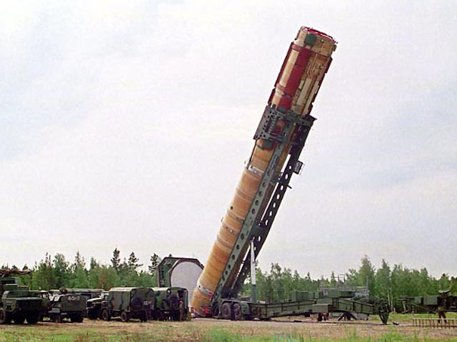 Речь идет об испытаниях российской баллистической ракеты средней дальности "земля-земля". Формально ракеты не подпадают под действие договора, так как их дальность превышает 5 тысяч километров