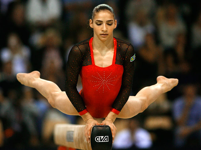 Бразильская фристайлистка и гимнастка Лаис Соуза, готовившаяся выступить на Олимпийских играх в Сочи, "борется за жизнь", находясь в критическом состоянии