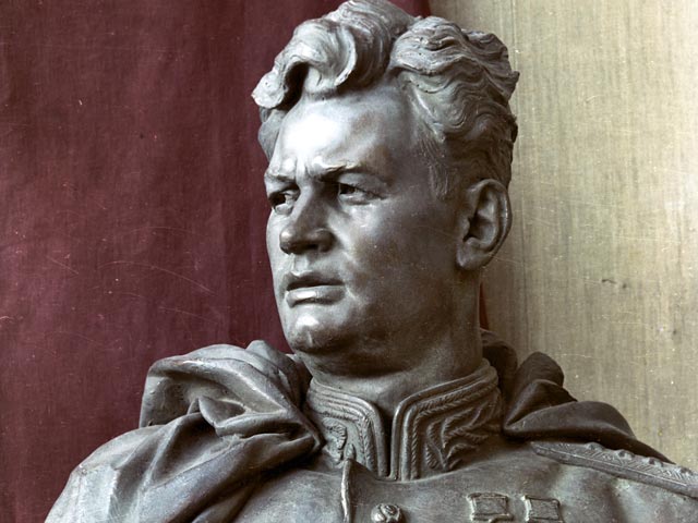 Польские депутаты решили снести памятник советскому генералу Черняховскому