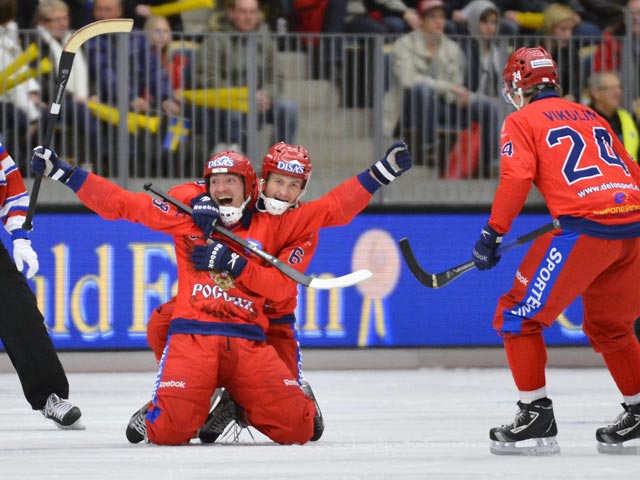 Российские хоккеисты выиграли в полуфинальном матче чемпионата мира у команды Финляндии со счетом 3:1. Встреча состоялась в Иркутске на стадионе "Труд" при двадцатиградусном морозе