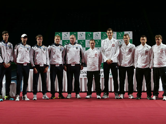 Российские теннисисты проиграли полякам, утратив шансы на выход в Мировую группу Кубка Дэвиса 