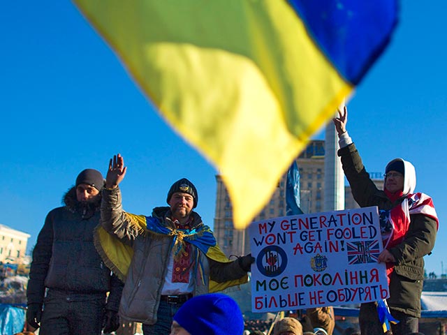 В Киеве на информационном митинге лидеры оппозиционных партий Украины огласили требования к власти, а также к протестующим на местах