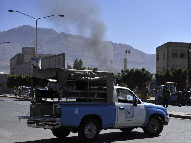 В столице Йемена прогремели три мощных взрыва