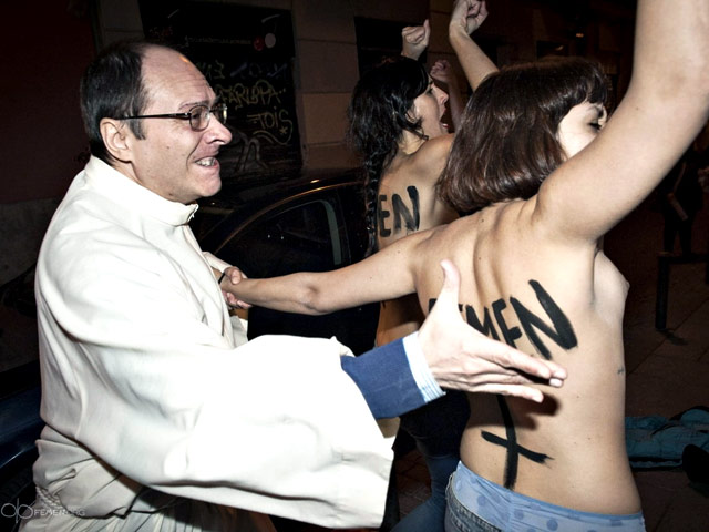 Движение Femen объявило о начале "кровавой войны" с католической церковью в Испании за право женщин на аборты