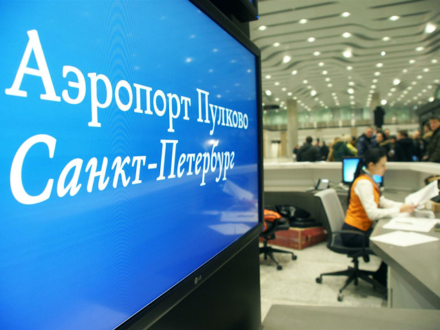 Троих журналистов радиостанции "Эхо Петербурга" по возвращении из Киева задержали на некоторое время для проверки паспортов сотрудники таможни в аэропорту Пулково в Санкт-Петербурге
