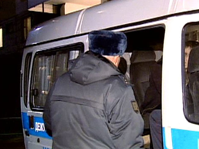 Следователи Красноярского края выясняют обстоятельства гибели двух мужчин, тела которых найдены в автомобиле, припаркованном на территории больницы в Красноярске