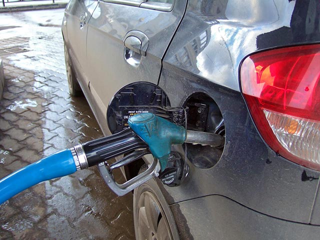 Эксперты: бензин может подорожать со дня на день