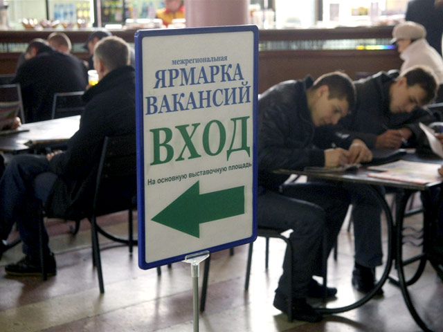 По данным Минтруда, численность официально зарегистрированных безработных в РФ за последние полтора месяца выросла на 3,2%