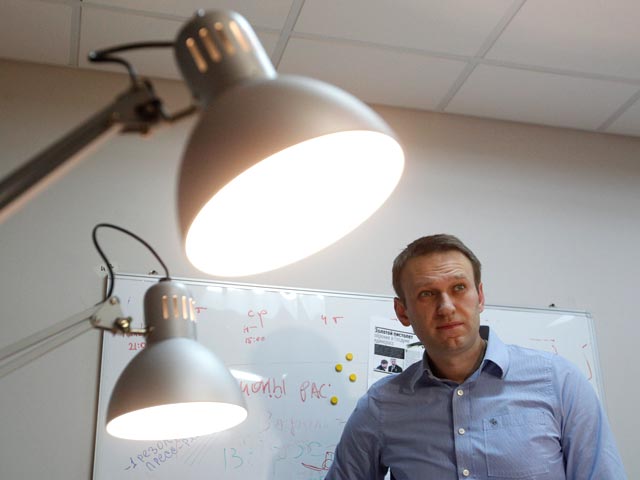 Судебные приставы-исполнители из столичного управления ФССП завершили исполнительное производство, в рамках которого с оппозиционера Алексея Навального был взыскан уголовный штраф в размере полумиллиона рублей по делу "Кировлеса"