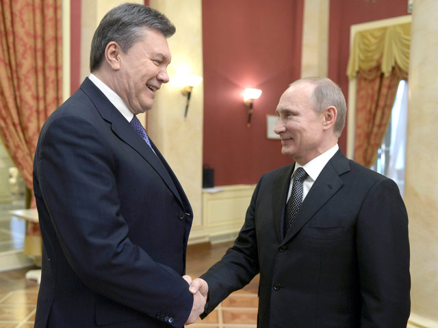 Президент РФ Владимир Путин и глава украинского государства Виктор Янукович пообщались поздно вечером в пятницу, встретившись на полях церемонии открытия Зимних Олимпийских игр в Сочи