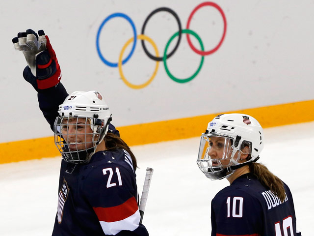 На Олимпийских играх в Сочи стартовал женский хоккейный турнир. В первом матче группы А сборная США победила команду Финляндии. Встреча закончилась со счетом 3:1 (1:0, 2:0, 0:1) в пользу американок
