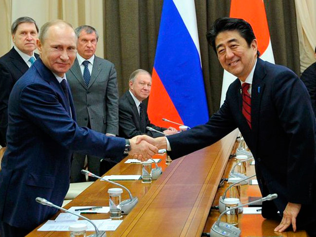 В Сочи президент РФ Владимир Путин провел переговоры с японским премьер-министром Синдзо Абэ