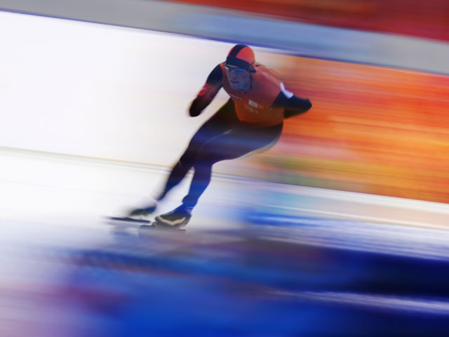 Голландский конькобежец Свен Крамер выиграл золотую медаль Олимпийских игр на дистанции 5 км