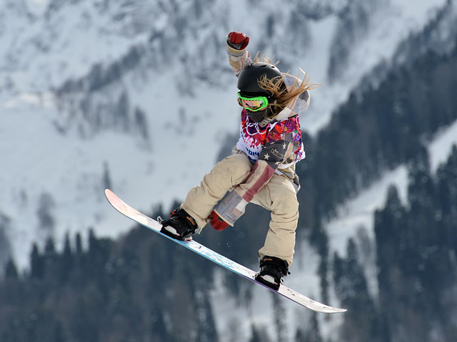 Джейми Андерсон (США) в финале слоупстайла на соревнованиях по сноуборду среди женщин на XXII зимних Олимпийских играх в Сочи