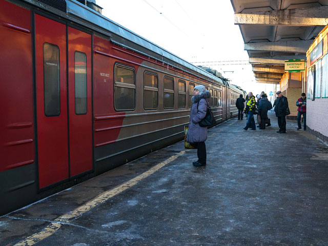 РЖД высаживает россиян из электричек, отменяя около 5% пригородных поездов