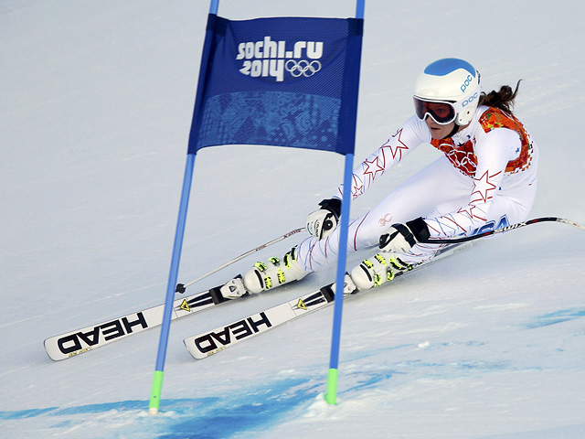 На Олимпийских играх в Сочи горнолыжницы завершили первую часть суперкомбинации - соревнования в скоростном спуске. Лидерство после первого вида захватила американка Джулия Манкусо