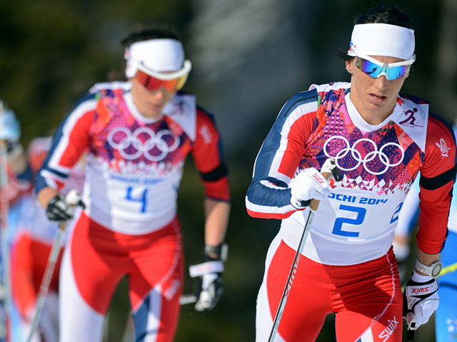 Международный олимпийский комитет (МОК) сделал выговор норвежской делегации в Сочи за то, что женская лыжная команда этой страны вышла на старт скиатлона с траурными повязками