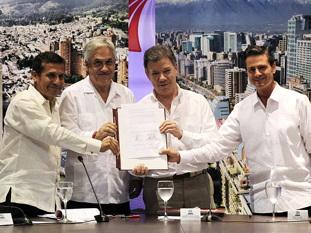 Четыре страны Латинской Америки, входящие в состав Тихоокеанского альянса, - Мексика, Колумбия, Чили и Перу - подписали протокол об отмене почти всех пошлин во взаимной торговле