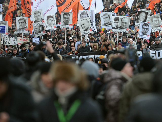 Пенсионерка Елена Кохтарева, ставшая одной из обвиняемых в участии в массовых беспорядках и применении насилия к представителю власти во время протестной акции на Болотной площади в Москве 6 мая 2012 года, признала свою вину по обеим статьям