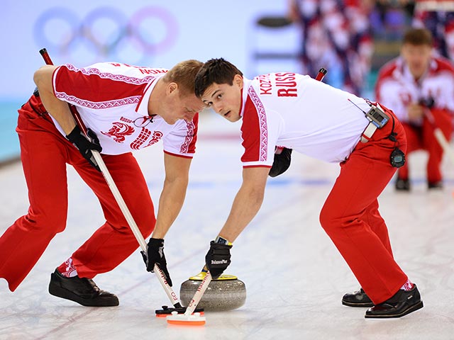Сборная России уступила команде Норвегии в третьем туре мужского кругового турнира по керлингу на Олимпийских играх-2014 в Сочи. Встреча завершилась со счетом 8:9