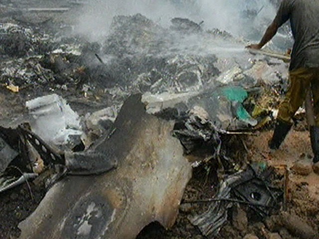 В результате крушения военно-транспортного самолета в Алжире погибли более 100 человек