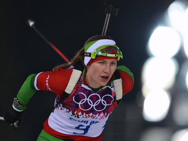 Биатлонистка Дарья Домрачева выиграла в Сочи олимпийскую гонку преследования, добыв для Белоруссии первую золотую медаль на Играх-2014
