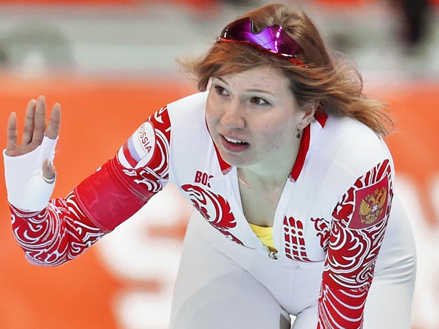 Россиянка Ольга Фаткулина завоевала серебряную медаль Олимпиады в Сочи в скоростном беге на коньках на дистанции 500 метров