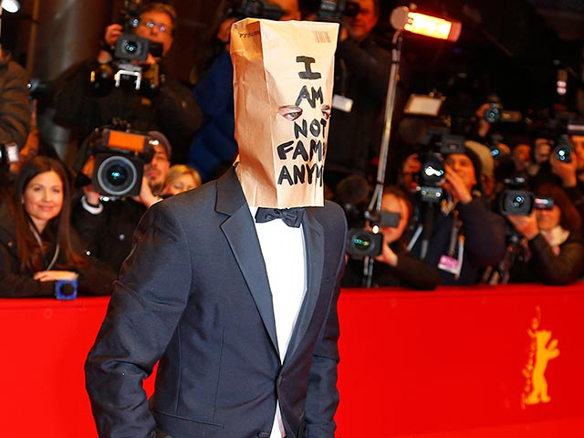 После появления на красной дорожке Берлинского кинофестиваля с бумажным пакетом на голове и странного поведения на фестивальной пресс-конференции "Нимфоманки" Ларса фон Триера, известный актер Шайя Лабеф продолжил удивлять публику