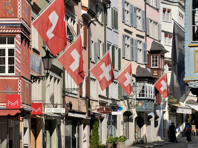В Брюсселе расценивают предстоящее введение в Швейцарии ограничений на прием иностранцев как нарушение действующего до сих пор принципа свободы передвижения