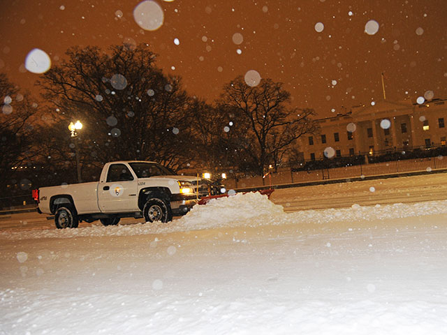 Вашингтон готовится к удару снежного шторма: закрыты конторы и школы, отменены общественные мероприятия